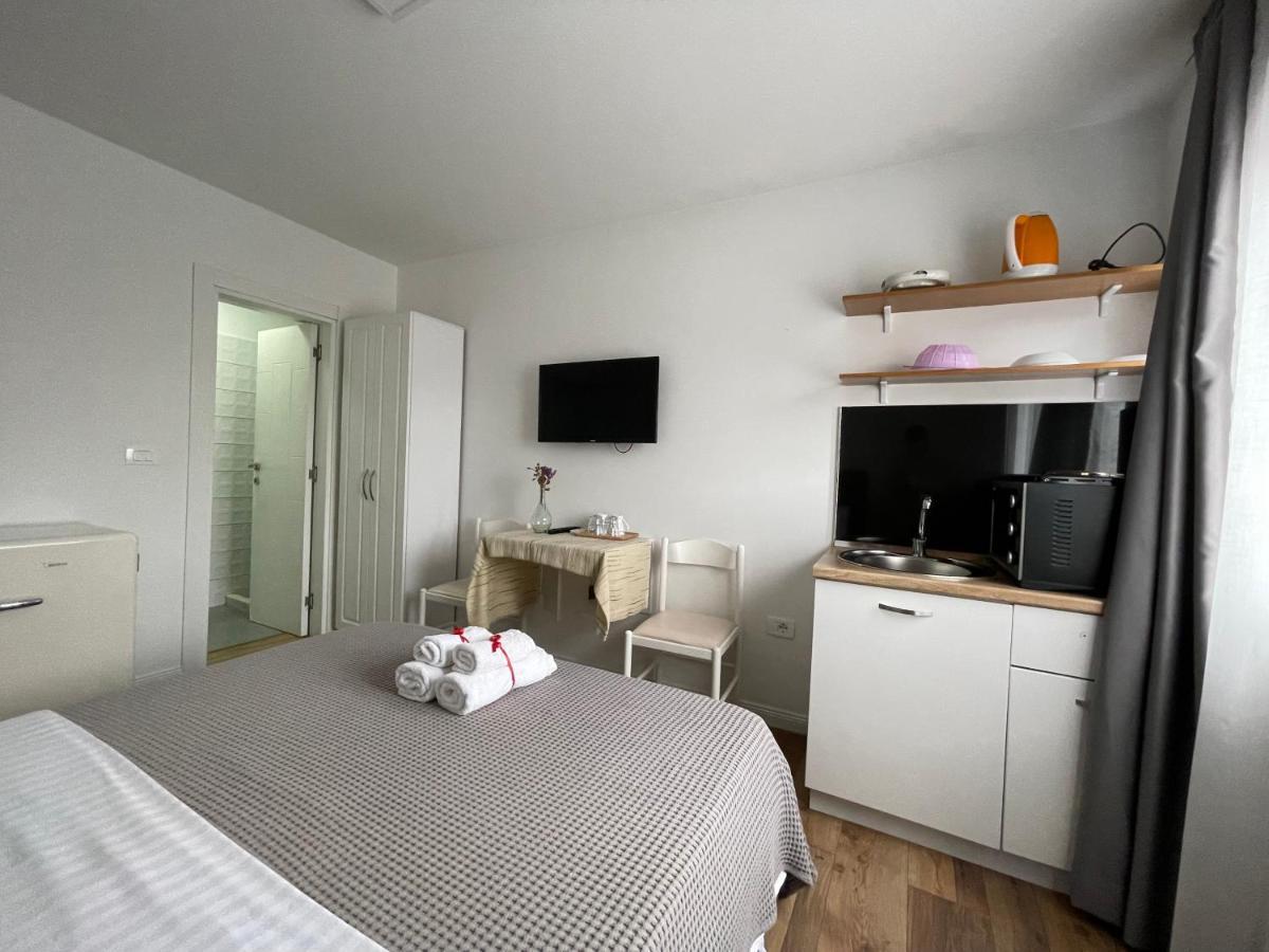 Central Studio Apartments 地拉那 外观 照片
