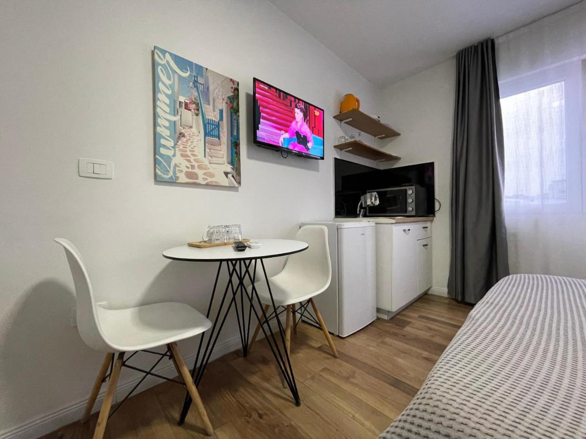 Central Studio Apartments 地拉那 外观 照片