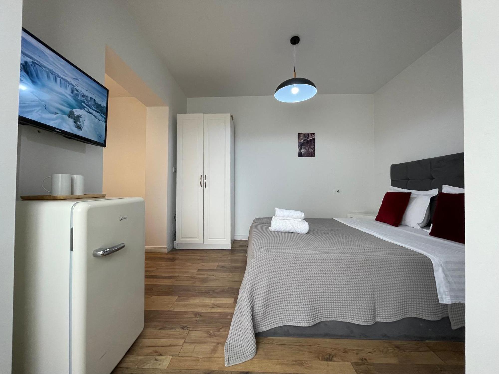Central Studio Apartments 地拉那 外观 照片