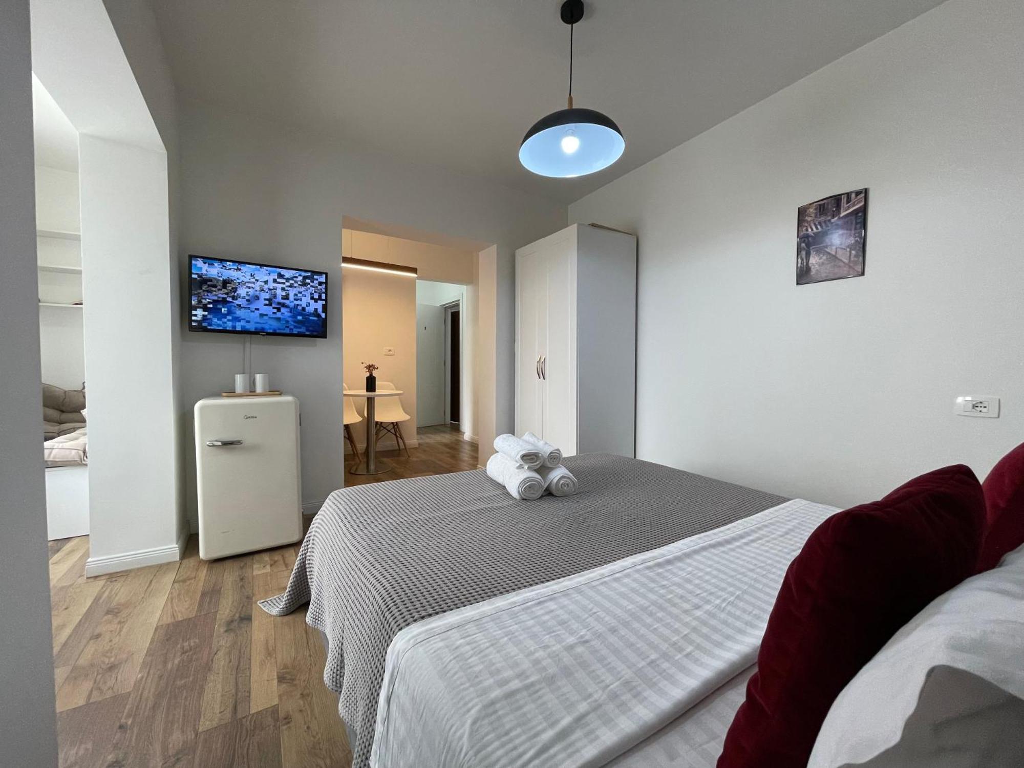 Central Studio Apartments 地拉那 外观 照片