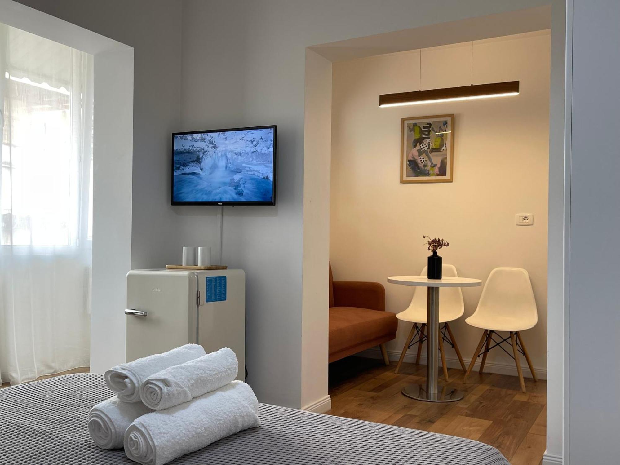Central Studio Apartments 地拉那 外观 照片