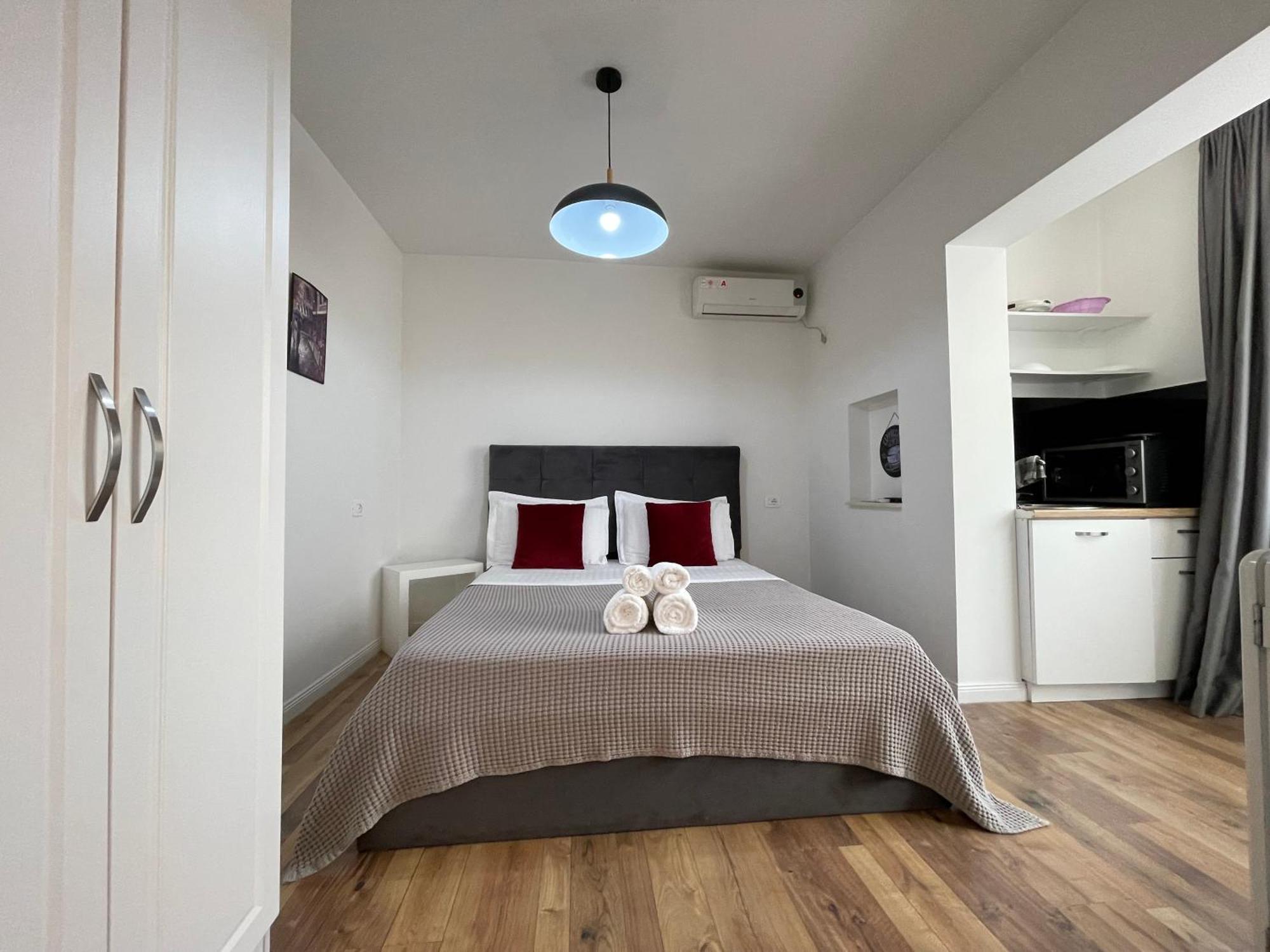 Central Studio Apartments 地拉那 外观 照片